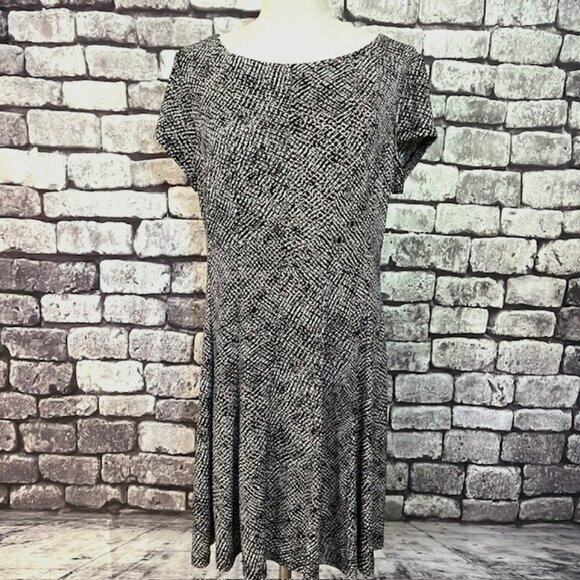 Roz & Ali Dresses & Skirts - Roz & Ali Black, Pink & White Fit & Flare Dress Size 16